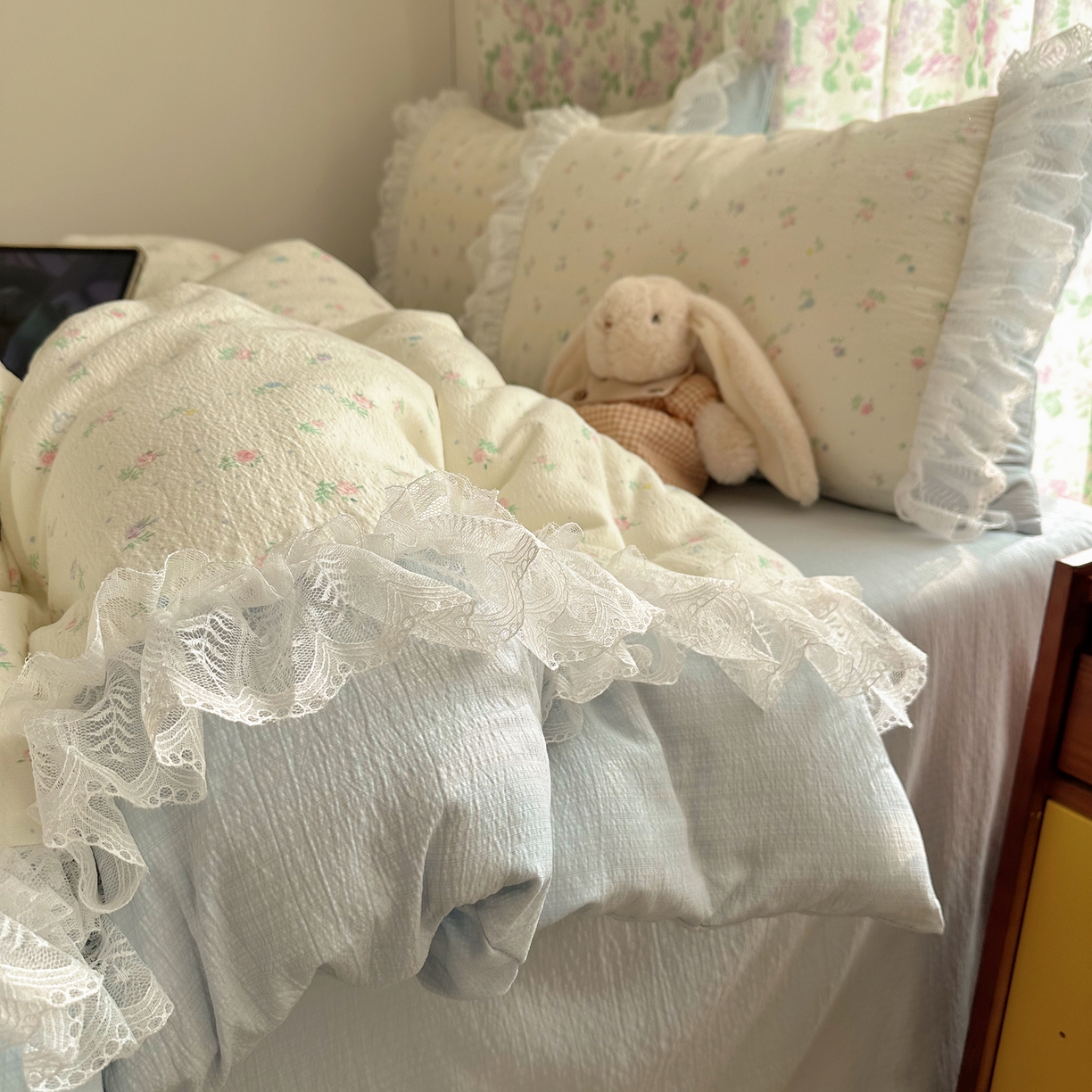 91家纺网 家纺一手货源 找家纺 山茶家居-原创设计（原山茶家纺） 2026新款皱皱纱水洗棉花边四件套-清雾系列 清雾-蕾丝蓝