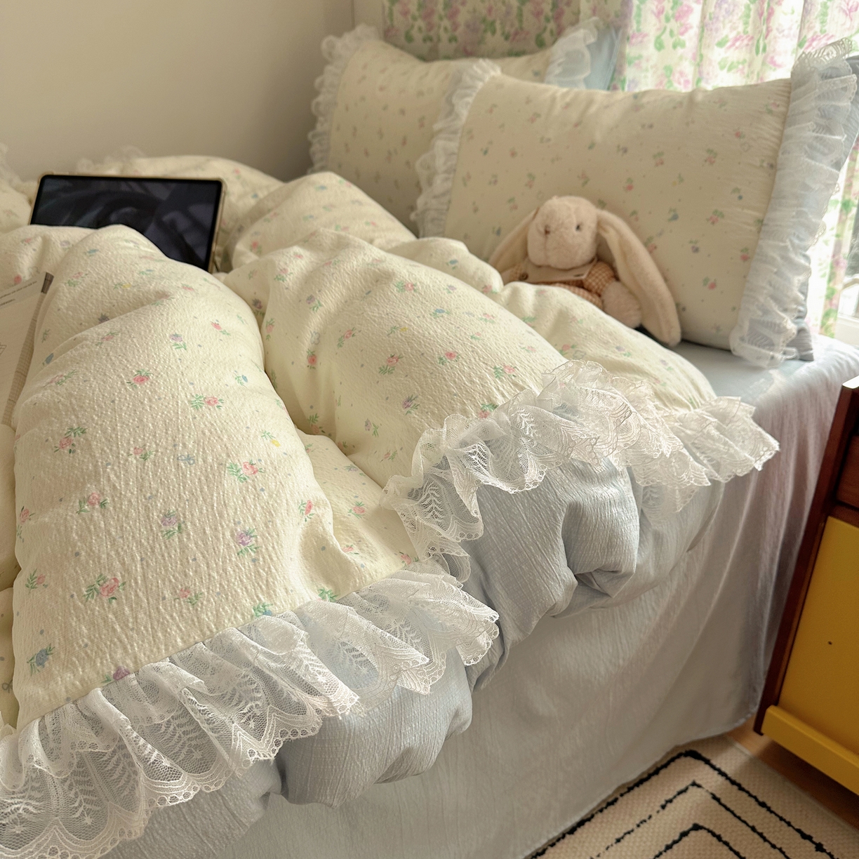 91家纺网 家纺一手货源 找家纺 山茶家居-原创设计（原山茶家纺） 2026新款皱皱纱水洗棉花边四件套-清雾系列 清雾-蕾丝蓝