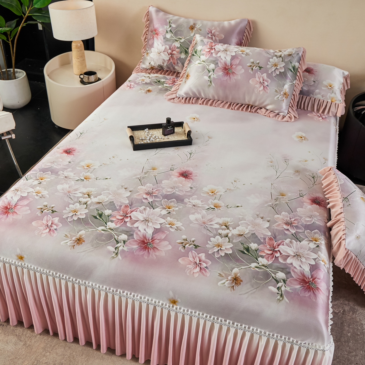 91家纺网 家纺一手货源 找家纺 绒宴家纺2026海洋冰丝床裙款凉席三件套