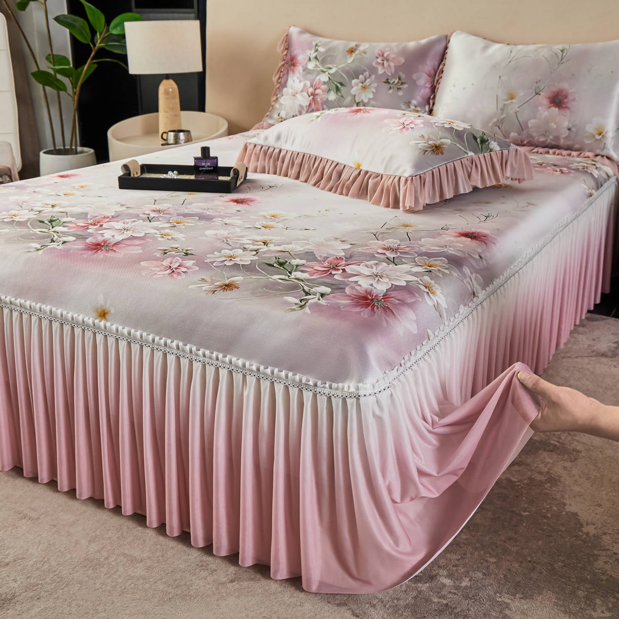 91家纺网 家纺一手货源 找家纺 绒宴家纺2026海洋冰丝床裙款凉席三件套