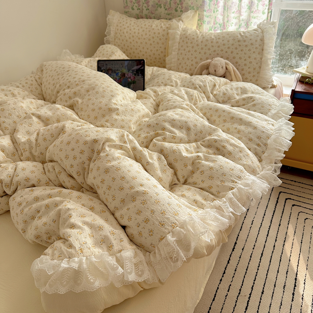 91家纺网 家纺一手货源 找家纺 山茶家居-原创设计（原山茶家纺） 2026新款皱皱纱水洗棉花边四件套-清雾系列 清雾-蕾丝米