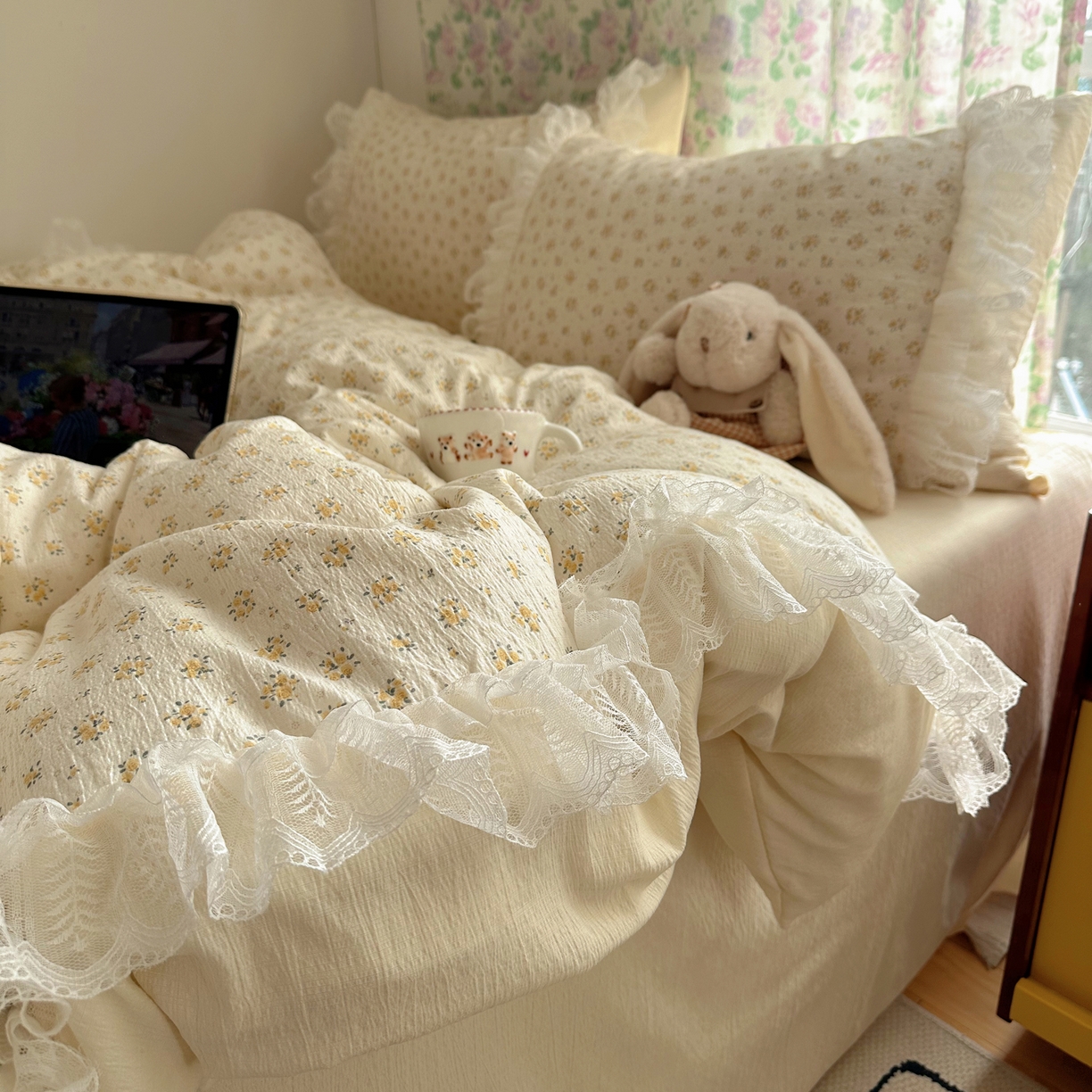 91家纺网 家纺一手货源 找家纺 山茶家居-原创设计（原山茶家纺） 2026新款皱皱纱水洗棉花边四件套-清雾系列 清雾-蕾丝米