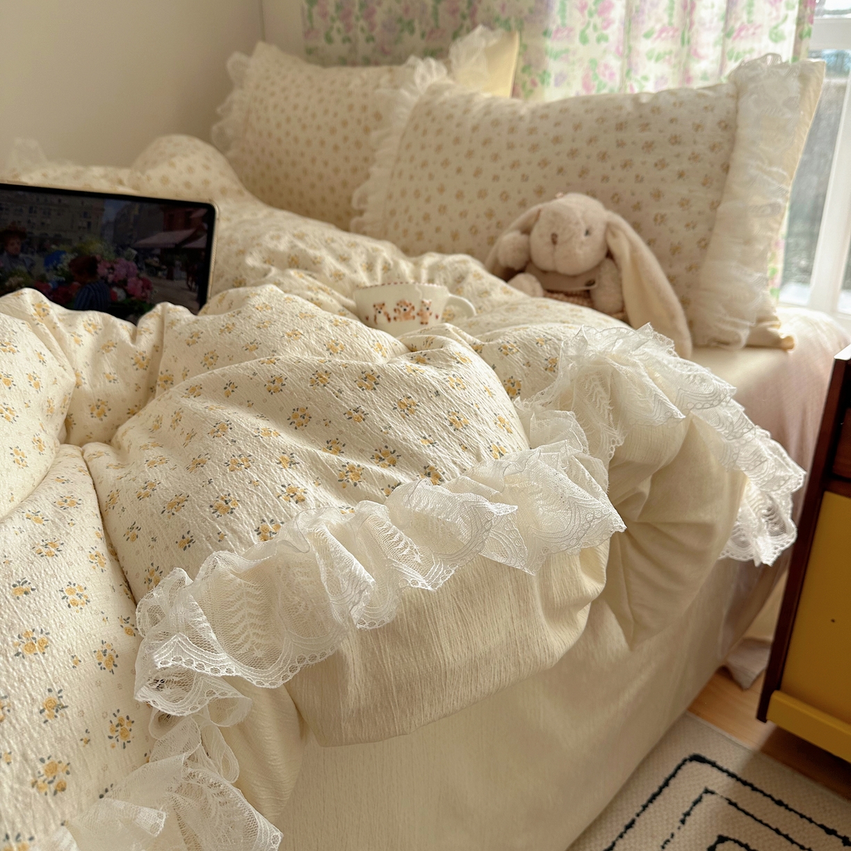 91家纺网 家纺一手货源 找家纺 山茶家居-原创设计（原山茶家纺） 2026新款皱皱纱水洗棉花边四件套-清雾系列 清雾-蕾丝米