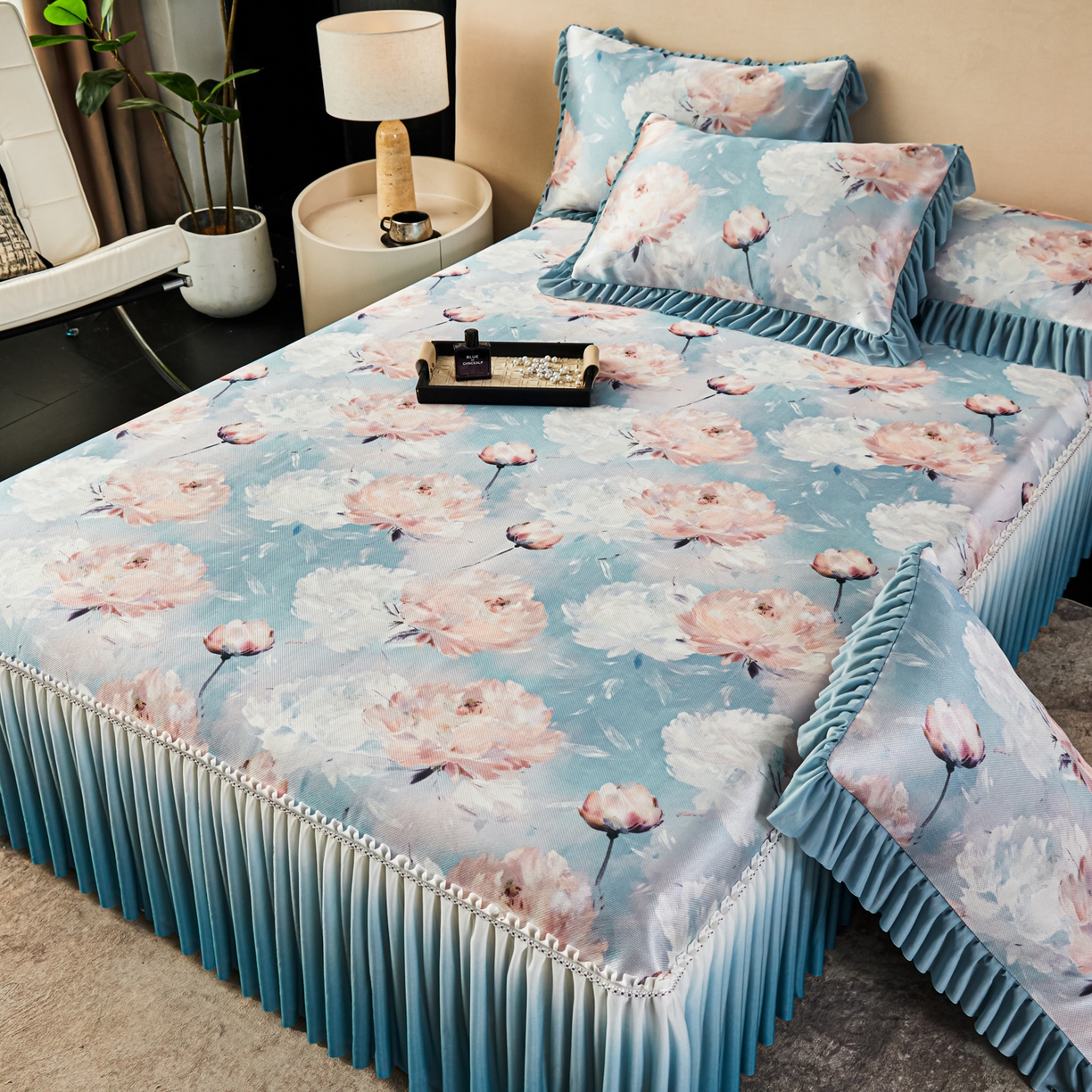 91家纺网 家纺一手货源 找家纺 绒宴家纺2026海洋冰丝床裙款凉席三件套