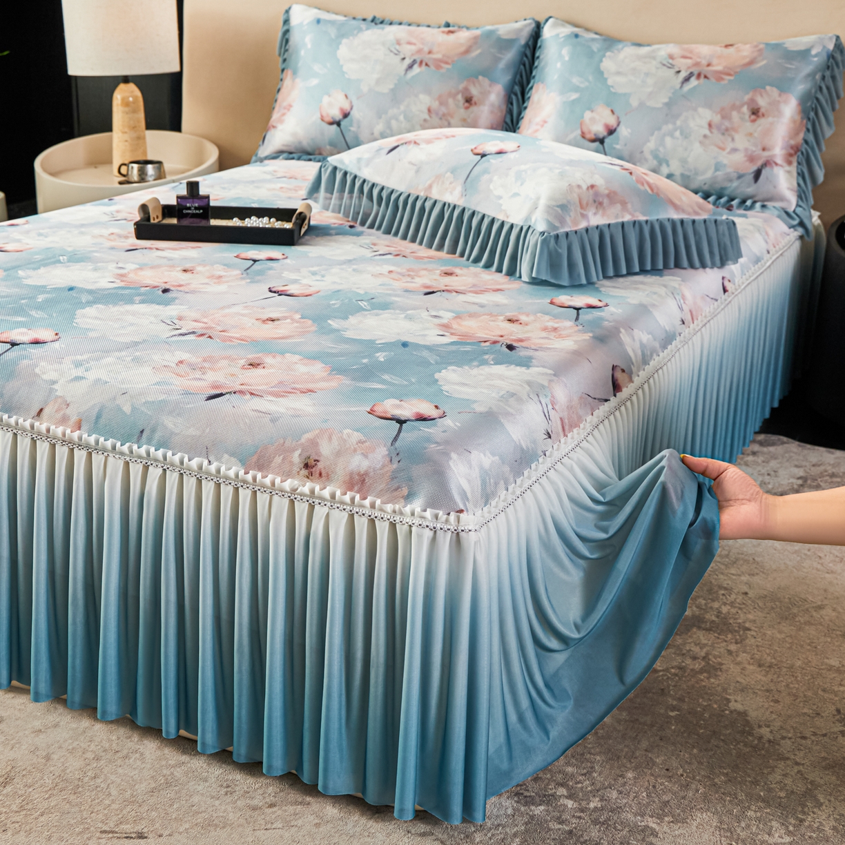 91家纺网 家纺一手货源 找家纺 绒宴家纺2026海洋冰丝床裙款凉席三件套