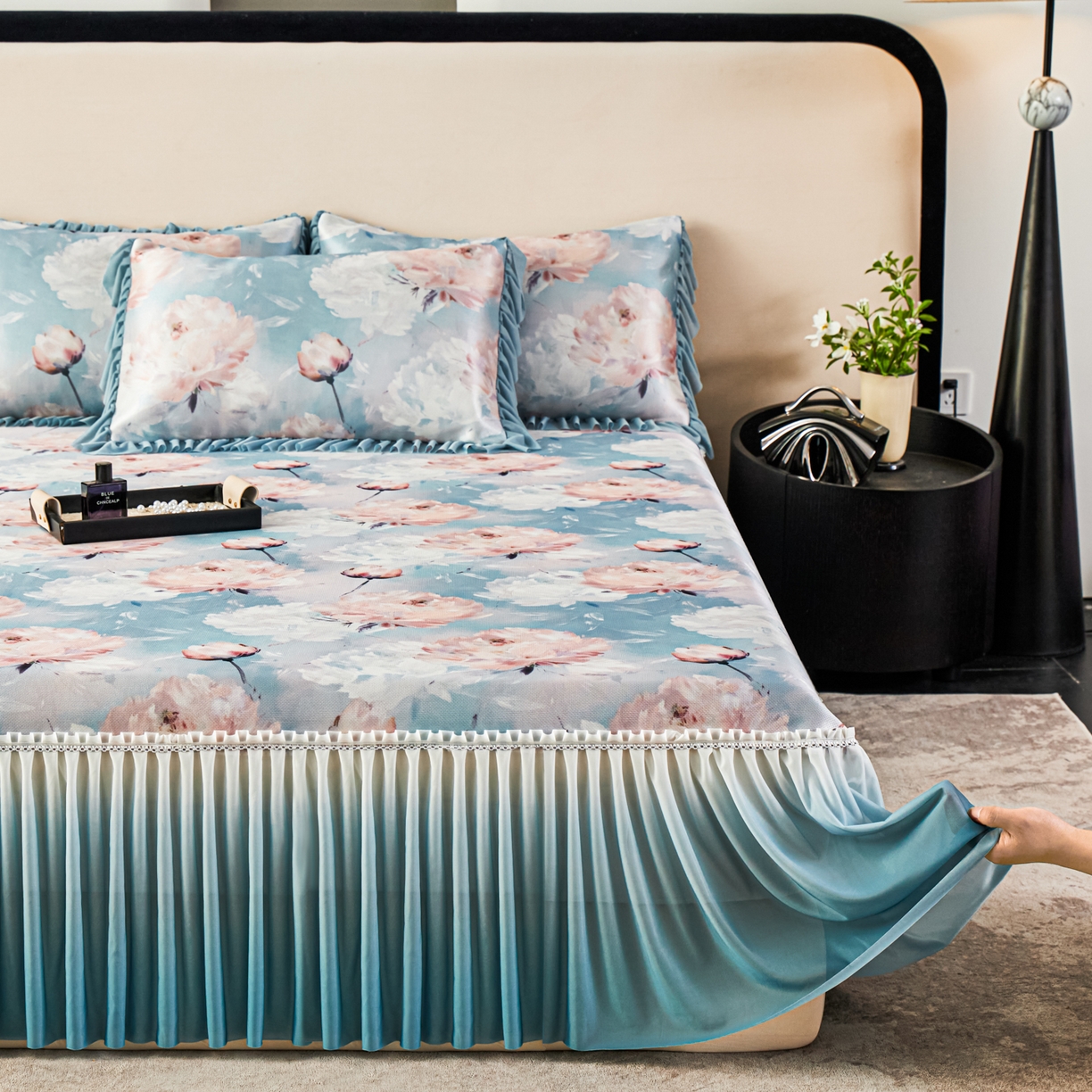 91家纺网 家纺一手货源 找家纺 绒宴家纺2026海洋冰丝床裙款凉席三件套