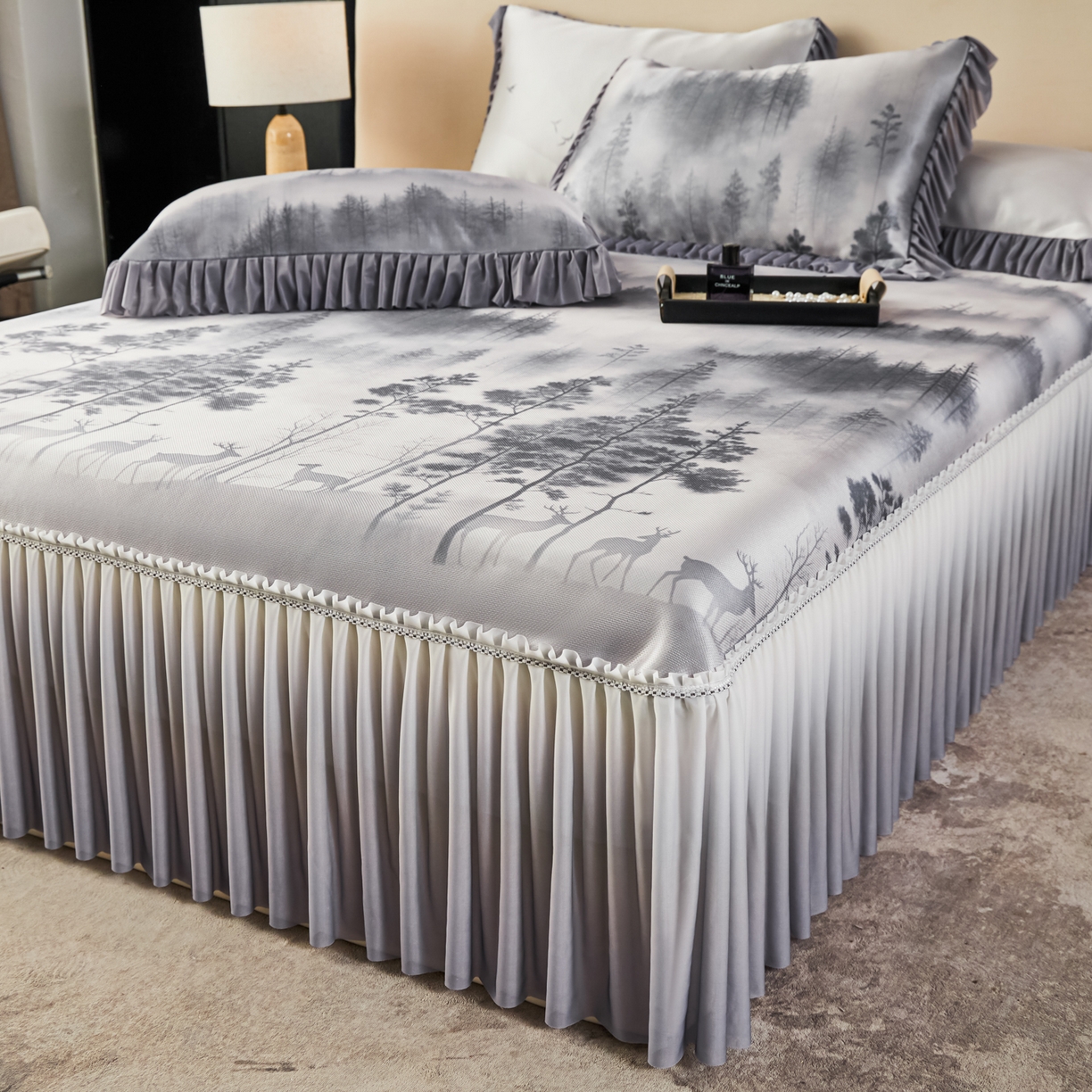 91家纺网 家纺一手货源 找家纺 绒宴家纺2026海洋冰丝床裙款凉席三件套