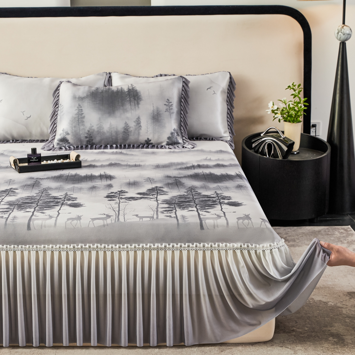 91家纺网 家纺一手货源 找家纺 绒宴家纺2026海洋冰丝床裙款凉席三件套