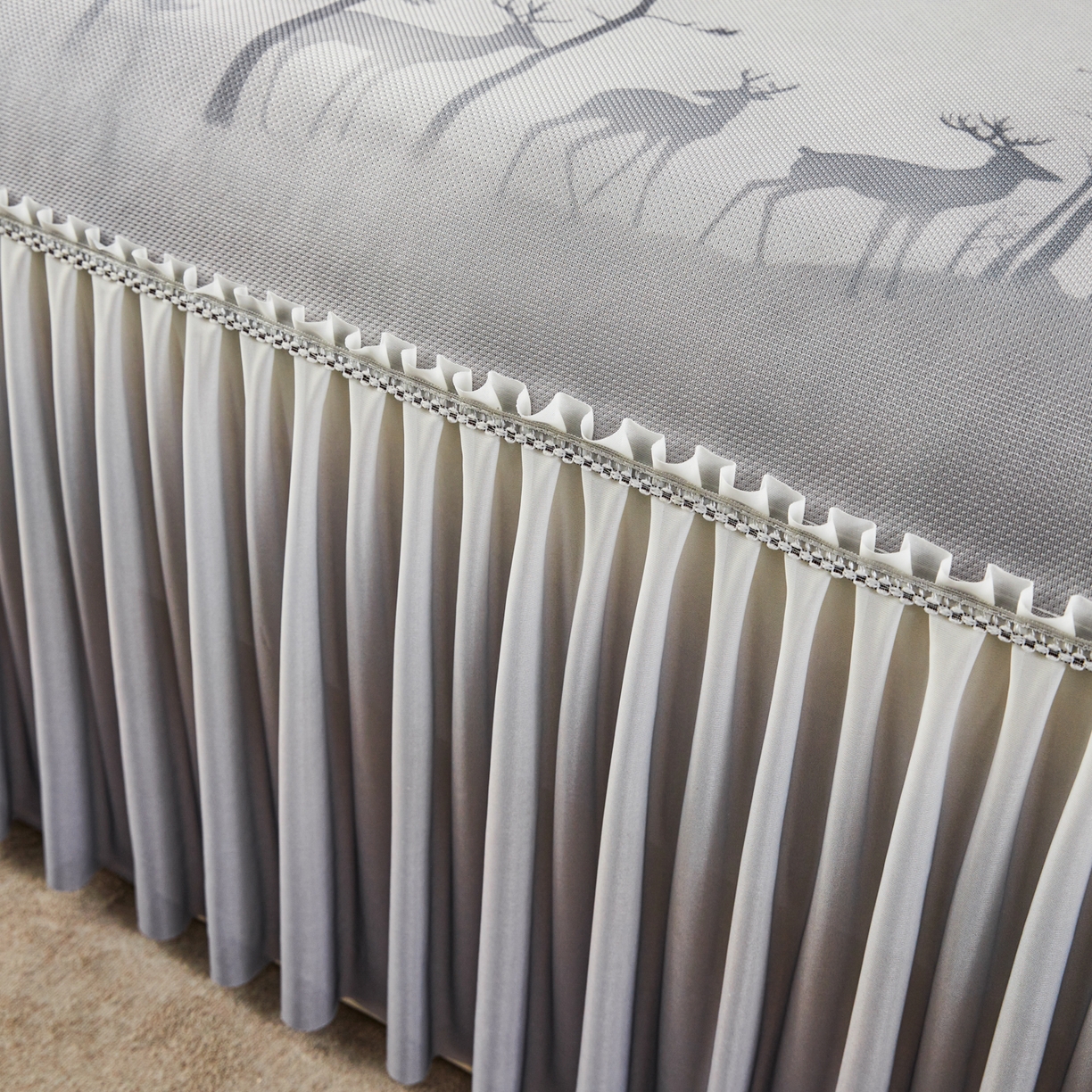 91家纺网 家纺一手货源 找家纺 绒宴家纺2026海洋冰丝床裙款凉席三件套