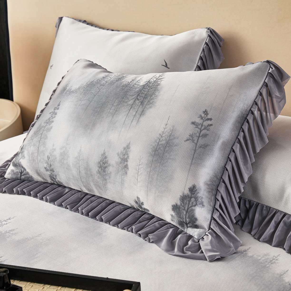 91家纺网 家纺一手货源 找家纺 绒宴家纺2026海洋冰丝床裙款凉席三件套