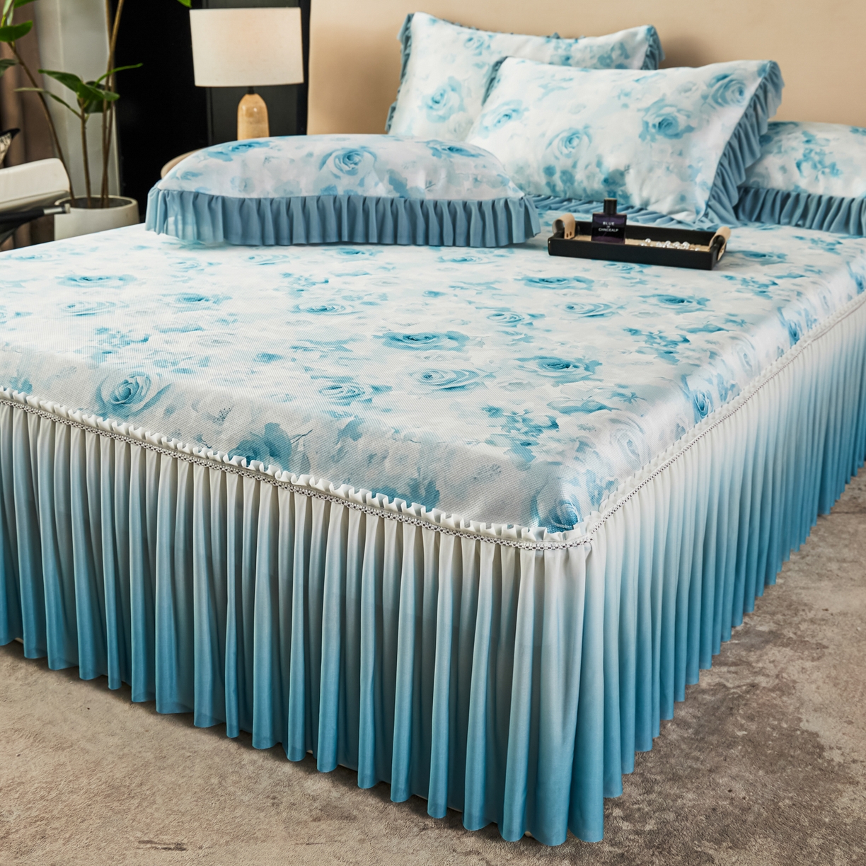 91家纺网 家纺一手货源 找家纺 绒宴家纺2026海洋冰丝床裙款凉席三件套