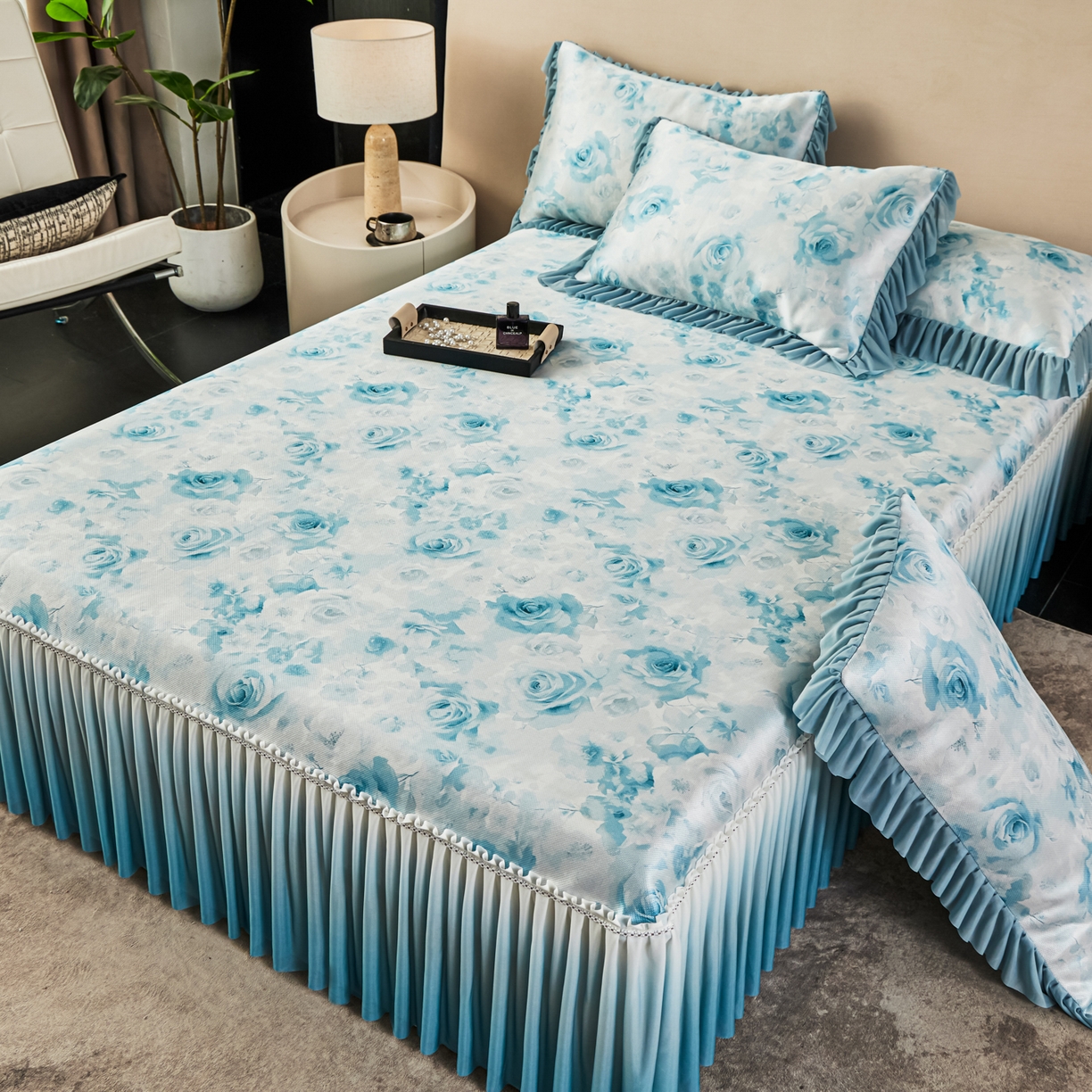 91家纺网 家纺一手货源 找家纺 绒宴家纺2026海洋冰丝床裙款凉席三件套