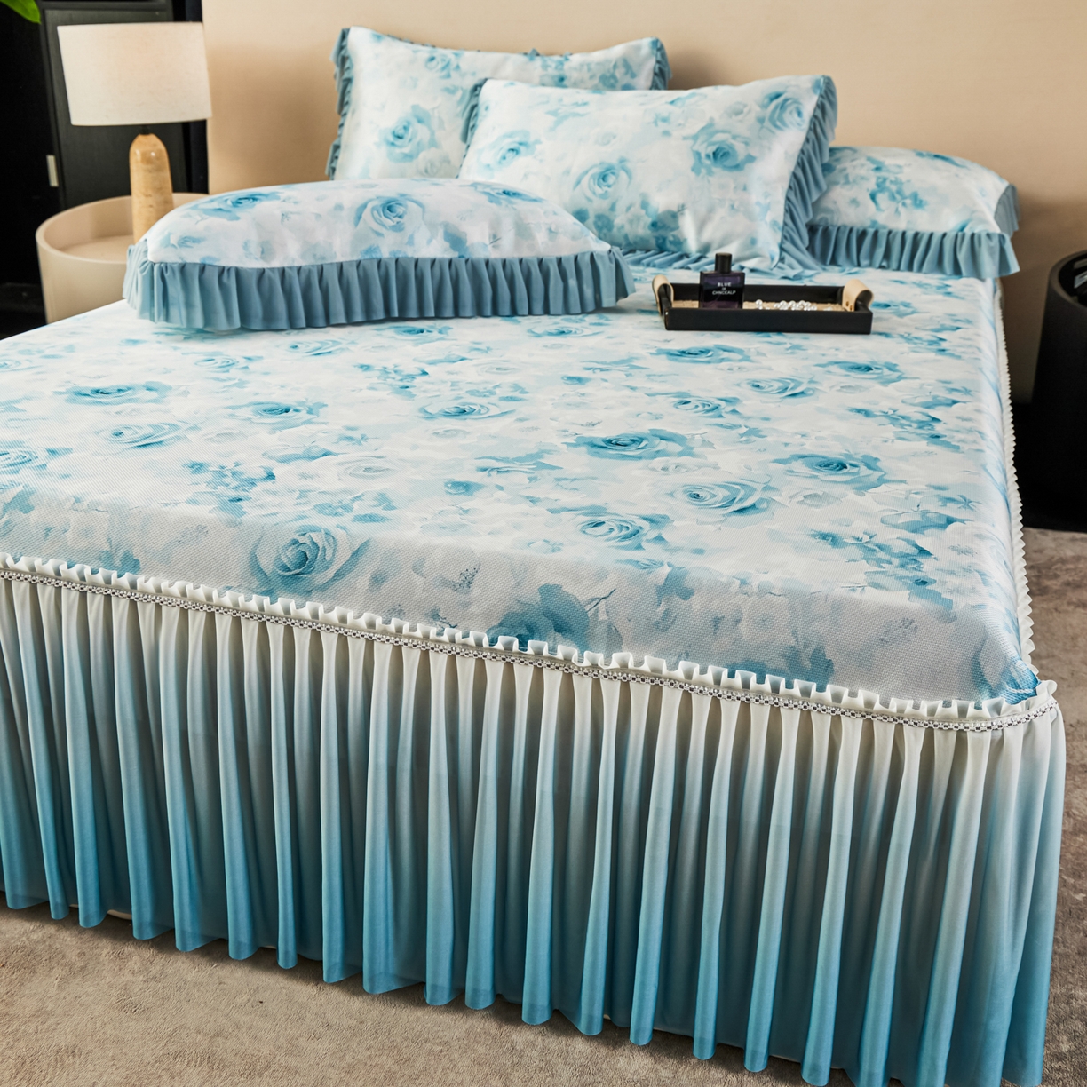 91家纺网 家纺一手货源 找家纺 绒宴家纺2026海洋冰丝床裙款凉席三件套