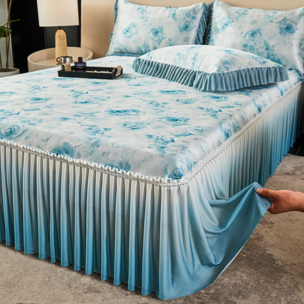 91家纺网 家纺一手货源 找家纺 绒宴家纺2026海洋冰丝床裙款凉席三件套