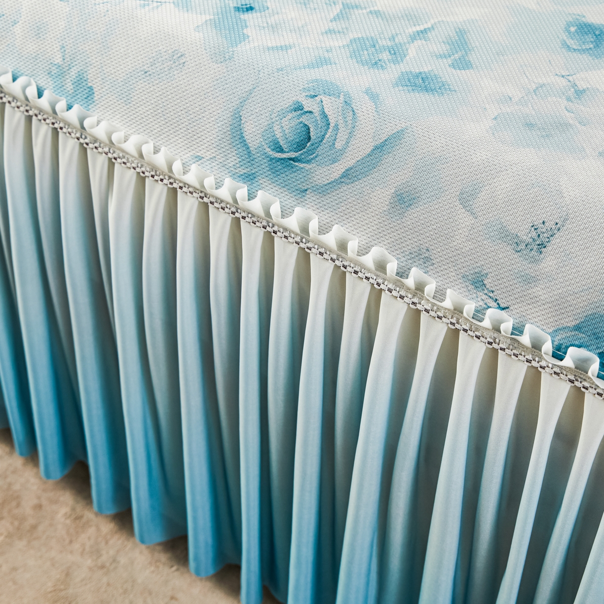 91家纺网 家纺一手货源 找家纺 绒宴家纺2026海洋冰丝床裙款凉席三件套