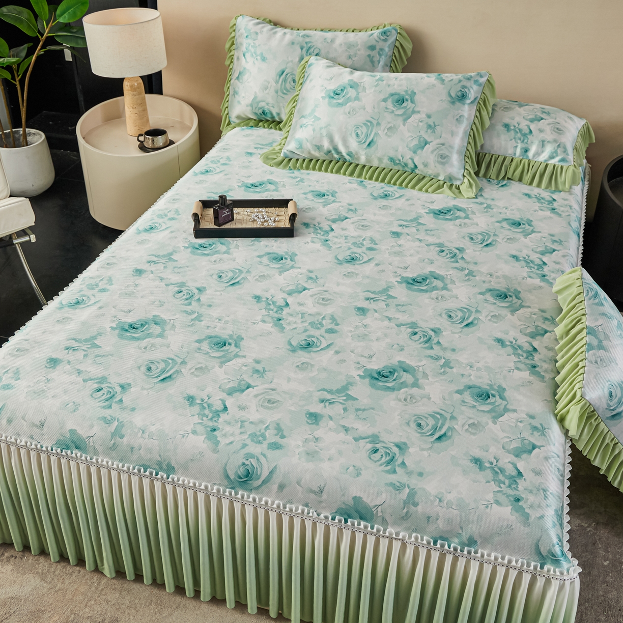 91家纺网 家纺一手货源 找家纺 绒宴家纺2026海洋冰丝床裙款凉席三件套