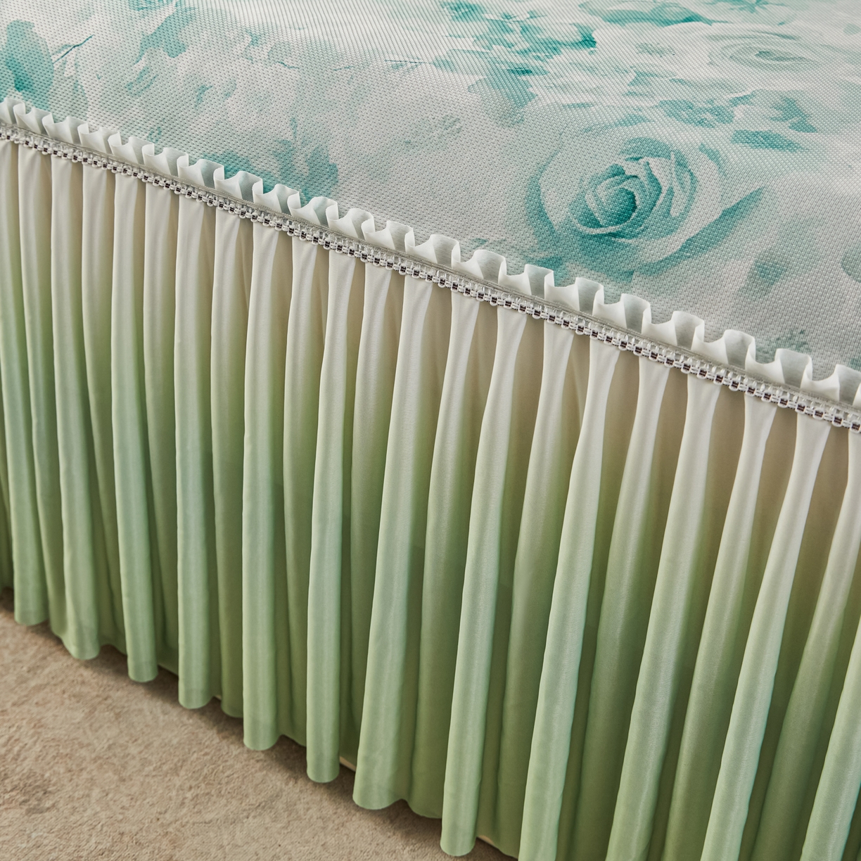 91家纺网 家纺一手货源 找家纺 绒宴家纺2026海洋冰丝床裙款凉席三件套