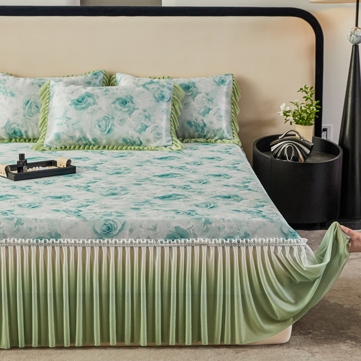 91家纺网 家纺一手货源 找家纺 绒宴家纺2026海洋冰丝床裙款凉席三件套