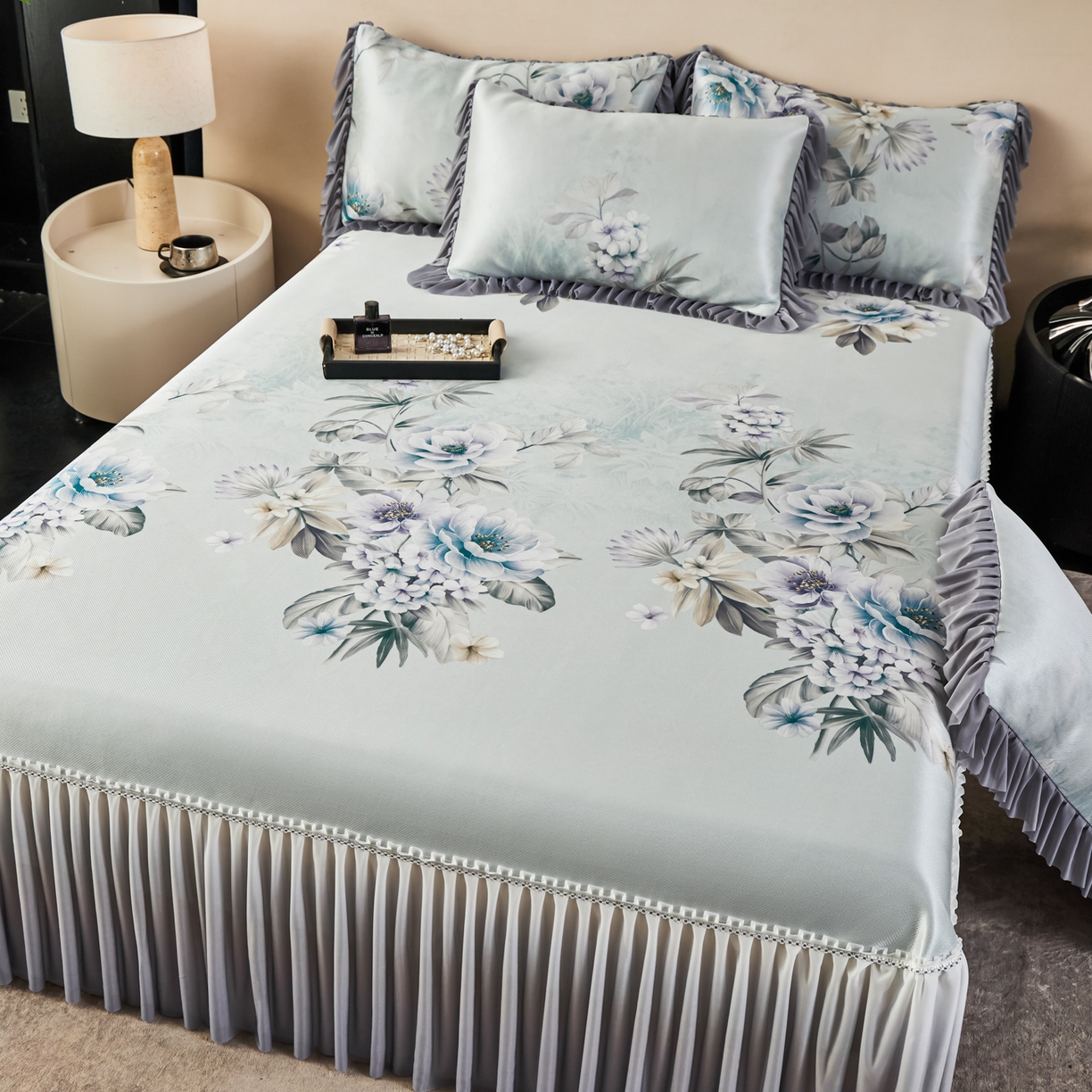 91家纺网 家纺一手货源 找家纺 绒宴家纺2026海洋冰丝床裙款凉席三件套