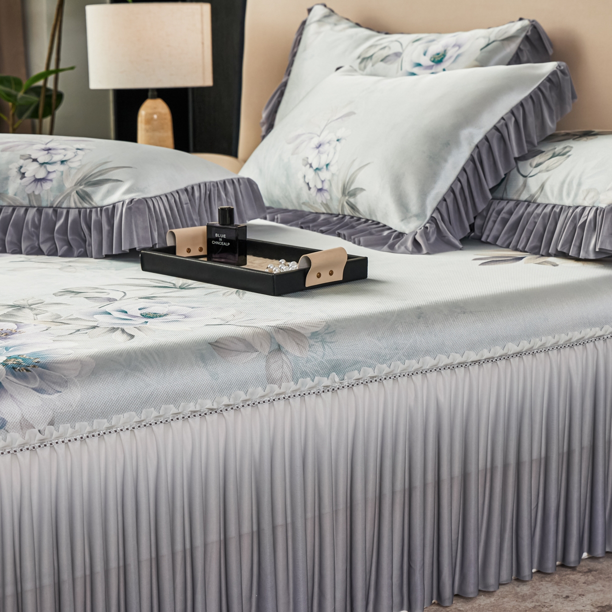 91家纺网 家纺一手货源 找家纺 绒宴家纺2026海洋冰丝床裙款凉席三件套