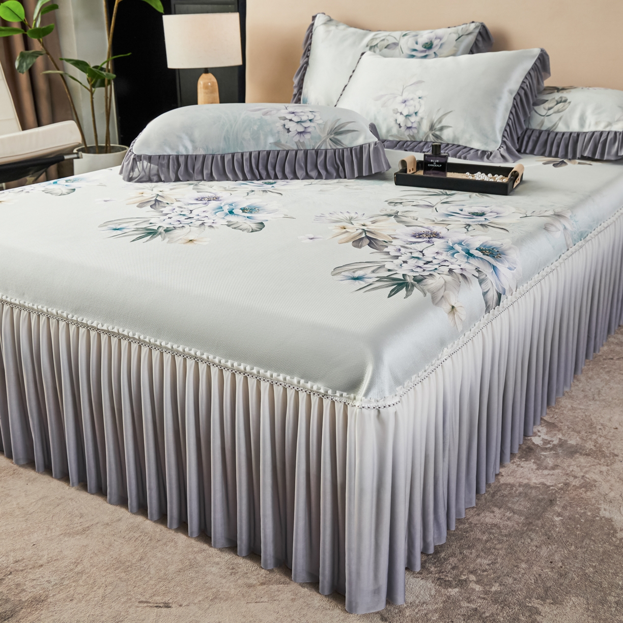 91家纺网 家纺一手货源 找家纺 绒宴家纺2026海洋冰丝床裙款凉席三件套