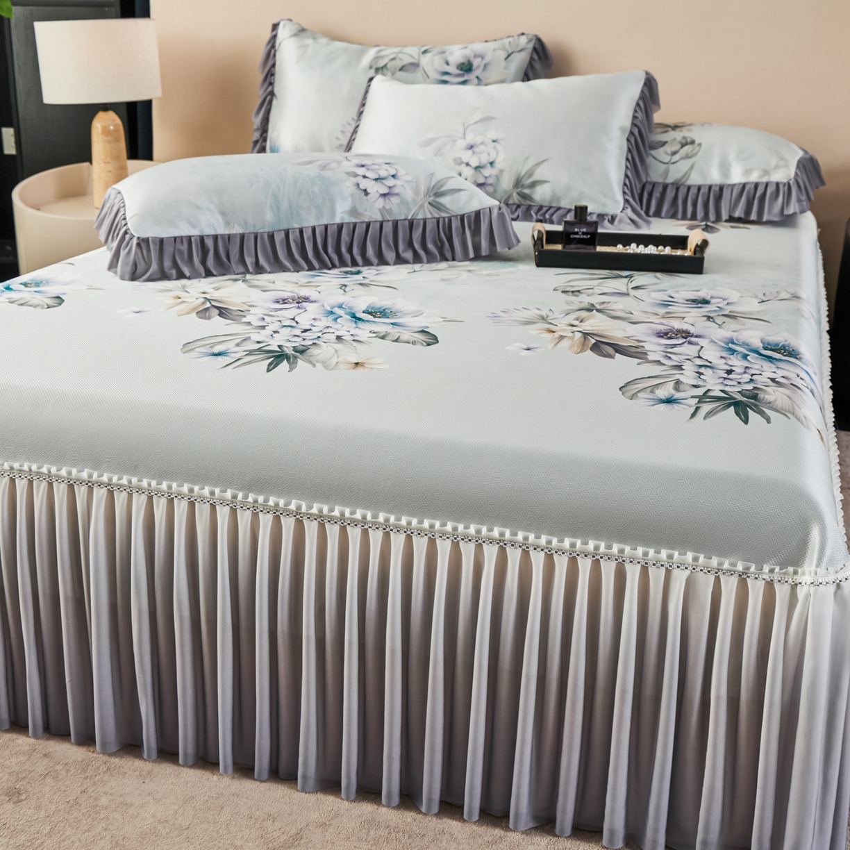 91家纺网 家纺一手货源 找家纺 绒宴家纺2026海洋冰丝床裙款凉席三件套