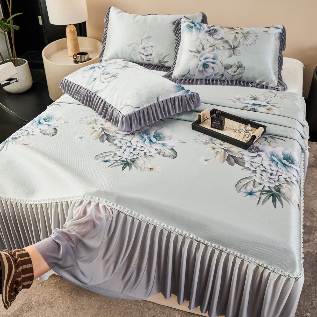 91家纺网 家纺一手货源 找家纺 绒宴家纺2026海洋冰丝床裙款凉席三件套