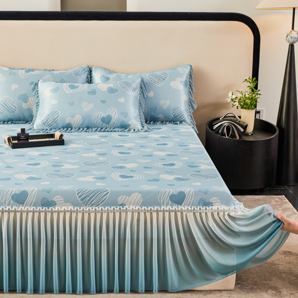 91家纺网 家纺一手货源 找家纺 绒宴家纺2026海洋冰丝床裙款凉席三件套