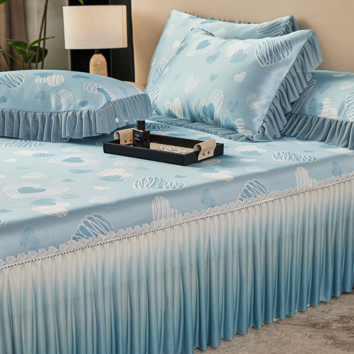 91家纺网 家纺一手货源 找家纺 绒宴家纺2026海洋冰丝床裙款凉席三件套