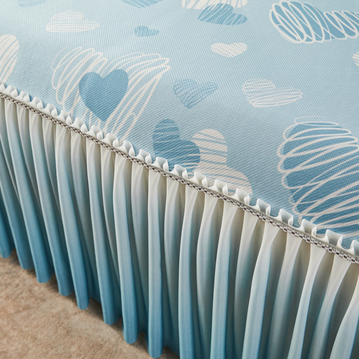 91家纺网 家纺一手货源 找家纺 绒宴家纺2026海洋冰丝床裙款凉席三件套