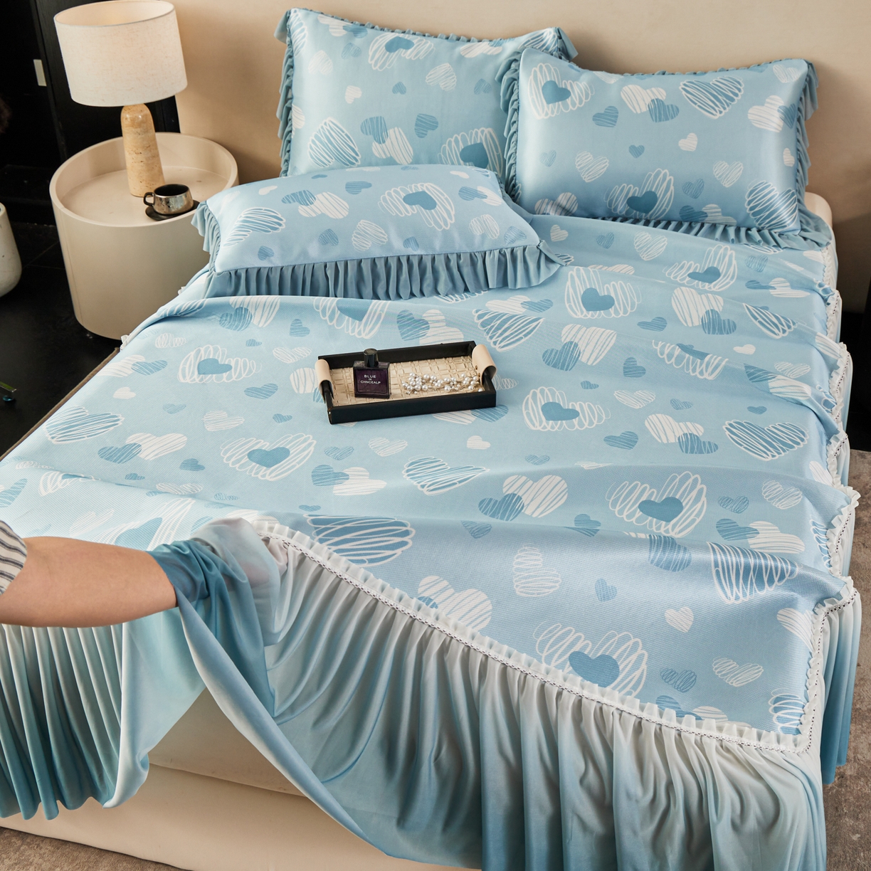 91家纺网 家纺一手货源 找家纺 绒宴家纺2026海洋冰丝床裙款凉席三件套