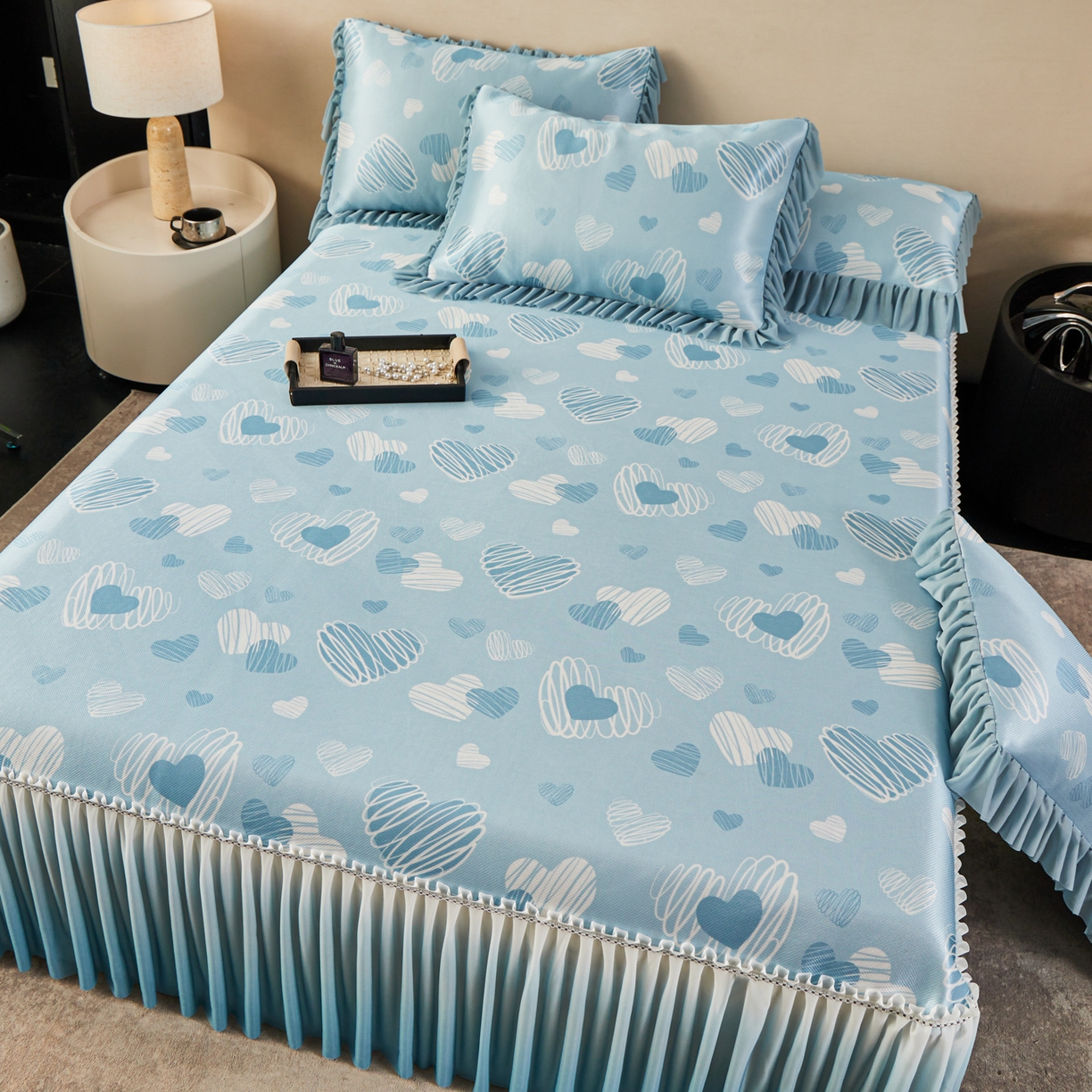 91家纺网 家纺一手货源 找家纺 绒宴家纺2026海洋冰丝床裙款凉席三件套