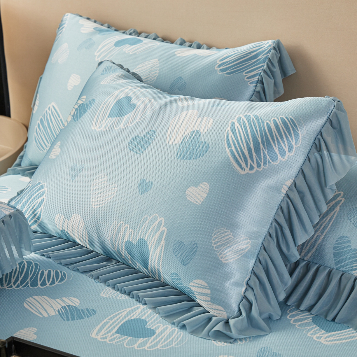 91家纺网 家纺一手货源 找家纺 绒宴家纺2026海洋冰丝床裙款凉席三件套