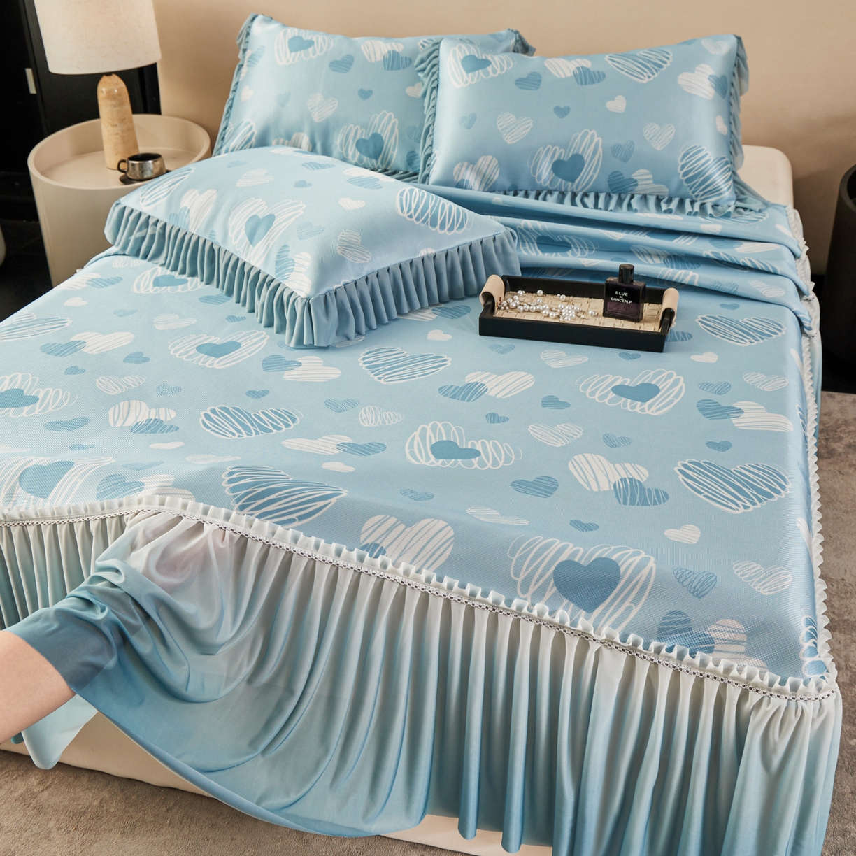 91家纺网 家纺一手货源 找家纺 绒宴家纺2026海洋冰丝床裙款凉席三件套