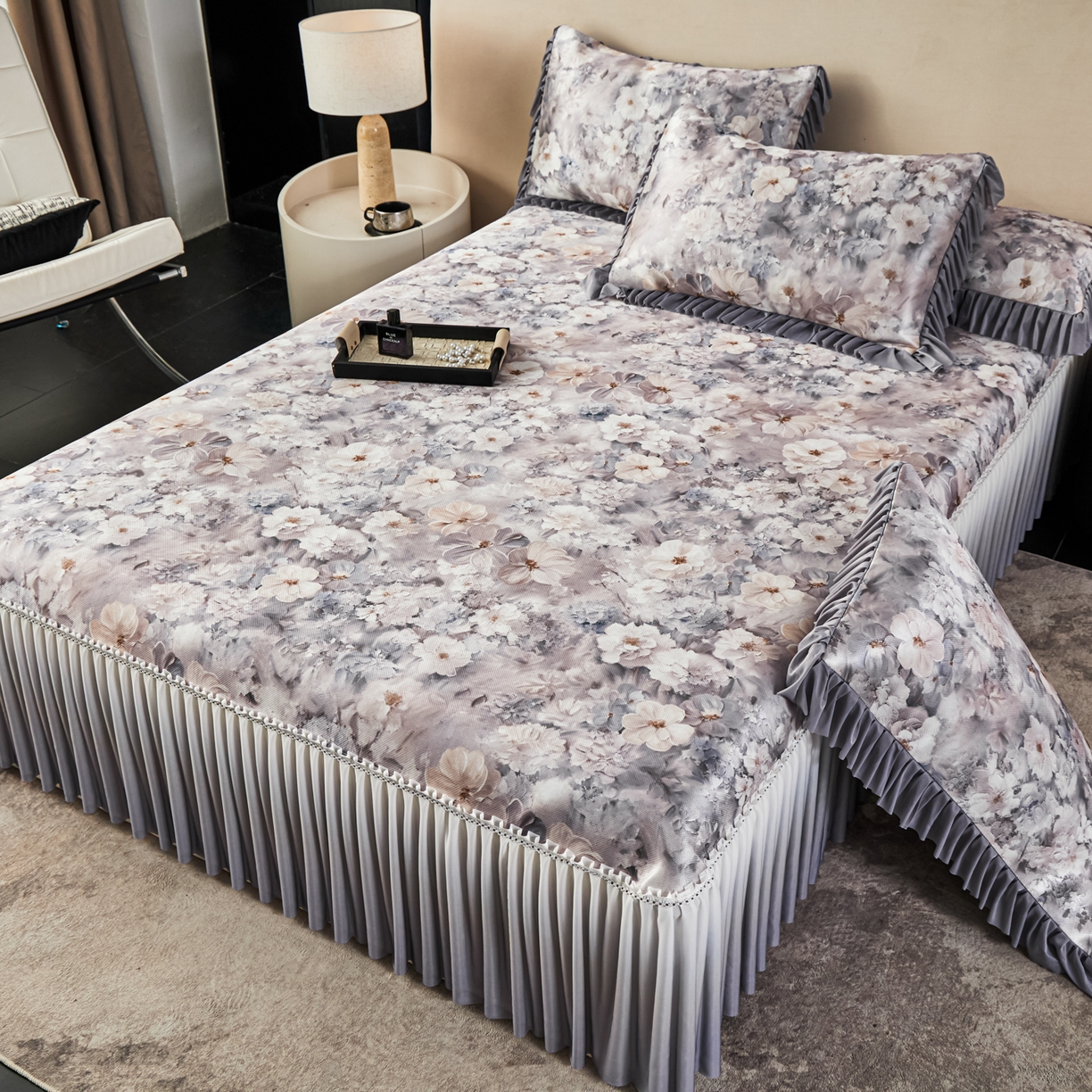 91家纺网 家纺一手货源 找家纺 绒宴家纺2026海洋冰丝床裙款凉席三件套