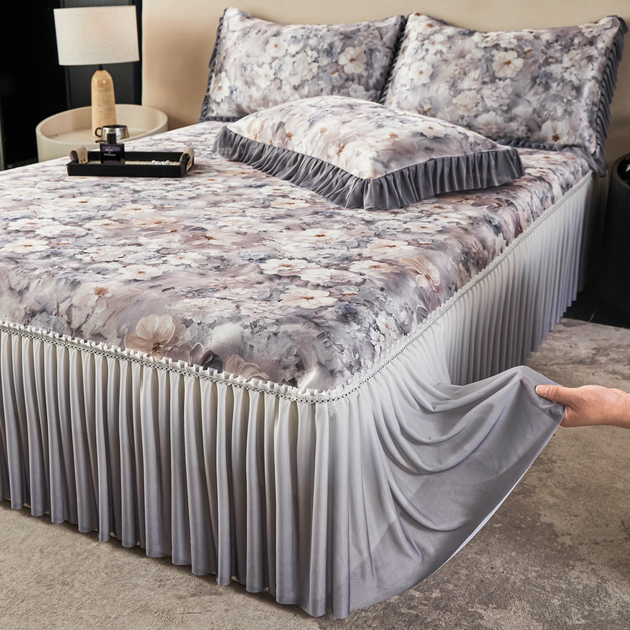 91家纺网 家纺一手货源 找家纺 绒宴家纺2026海洋冰丝床裙款凉席三件套