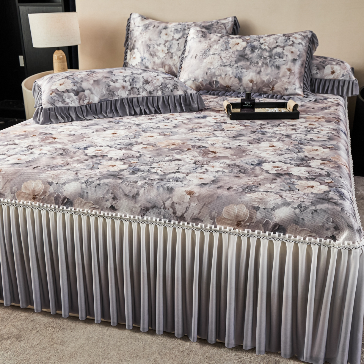 91家纺网 家纺一手货源 找家纺 绒宴家纺2026海洋冰丝床裙款凉席三件套