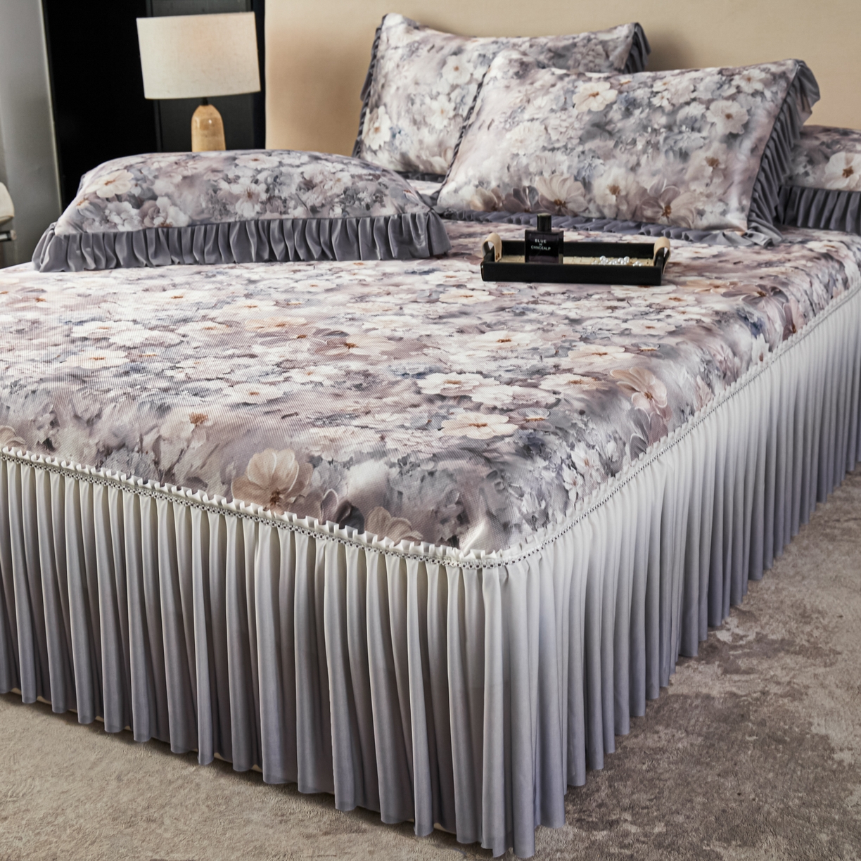 91家纺网 家纺一手货源 找家纺 绒宴家纺2026海洋冰丝床裙款凉席三件套