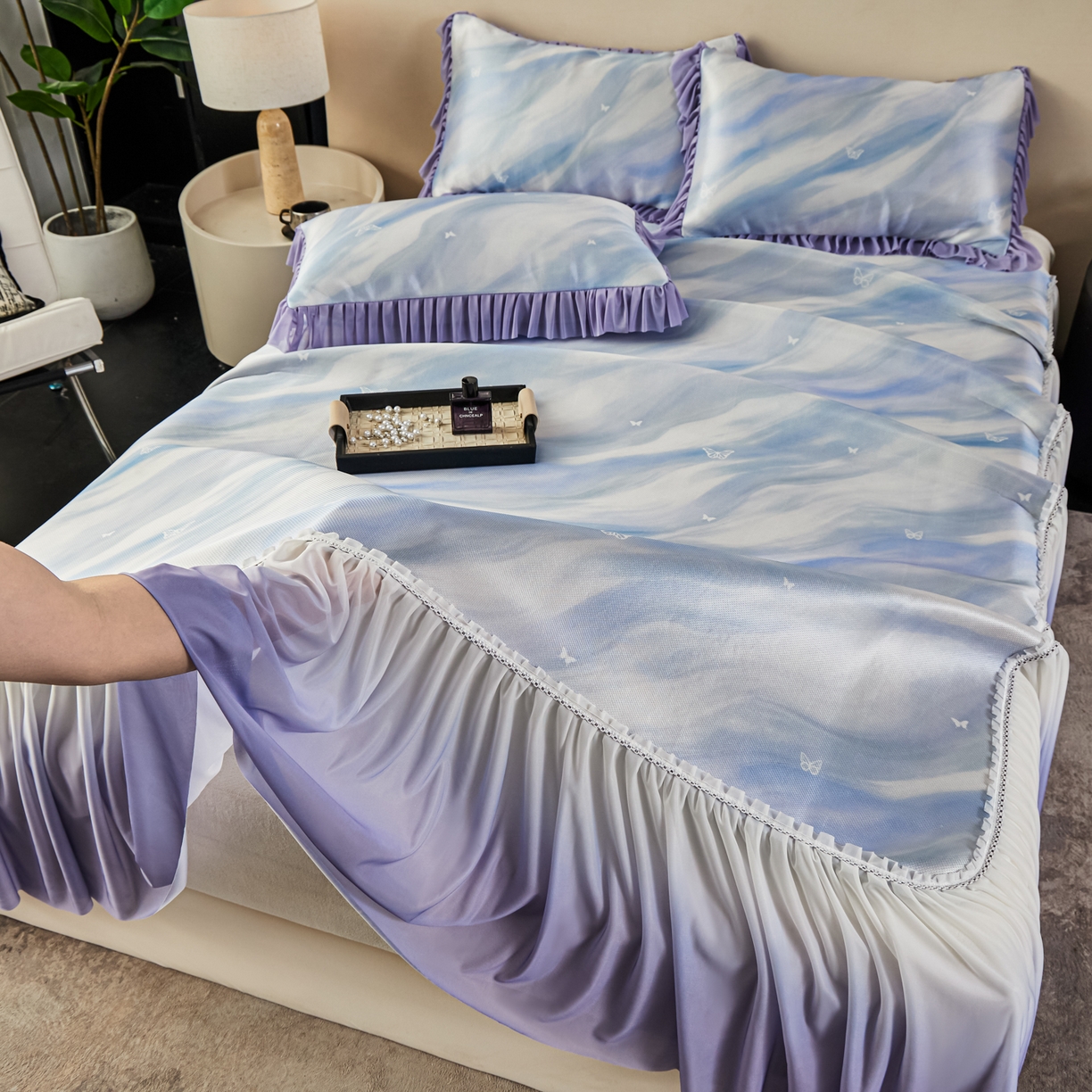 91家纺网 家纺一手货源 找家纺 绒宴家纺2026海洋冰丝床裙款凉席三件套