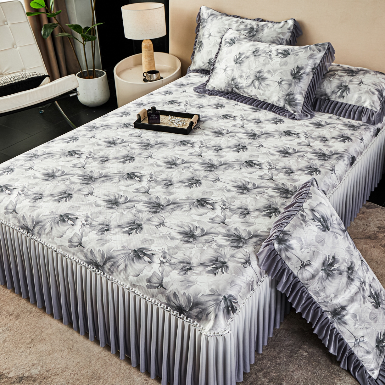 91家纺网 家纺一手货源 找家纺 绒宴家纺2026海洋冰丝床裙款凉席三件套