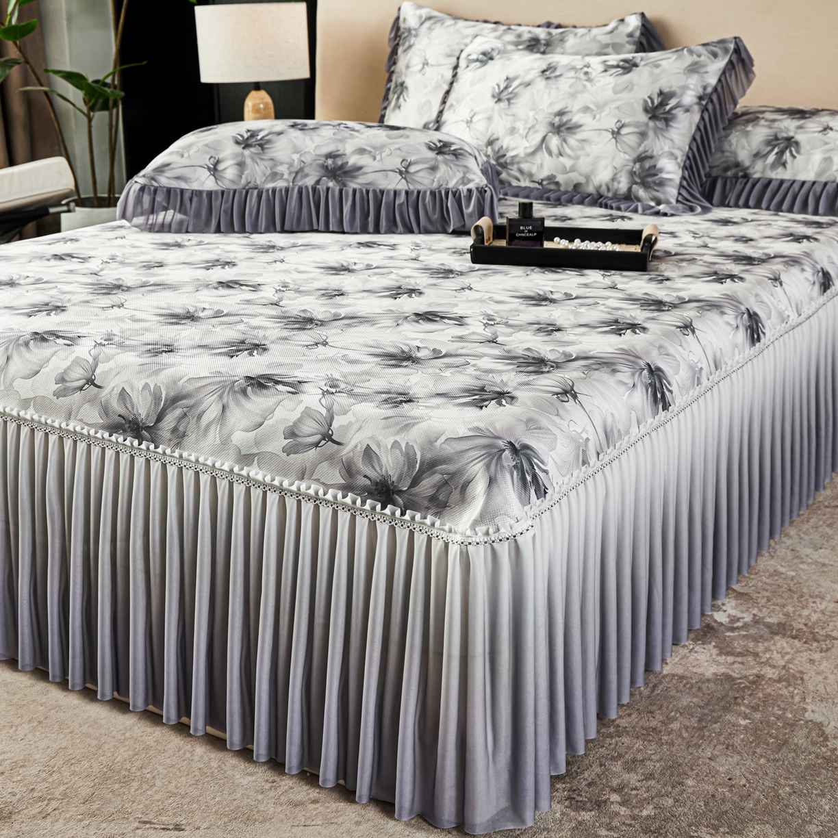 91家纺网 家纺一手货源 找家纺 绒宴家纺2026海洋冰丝床裙款凉席三件套