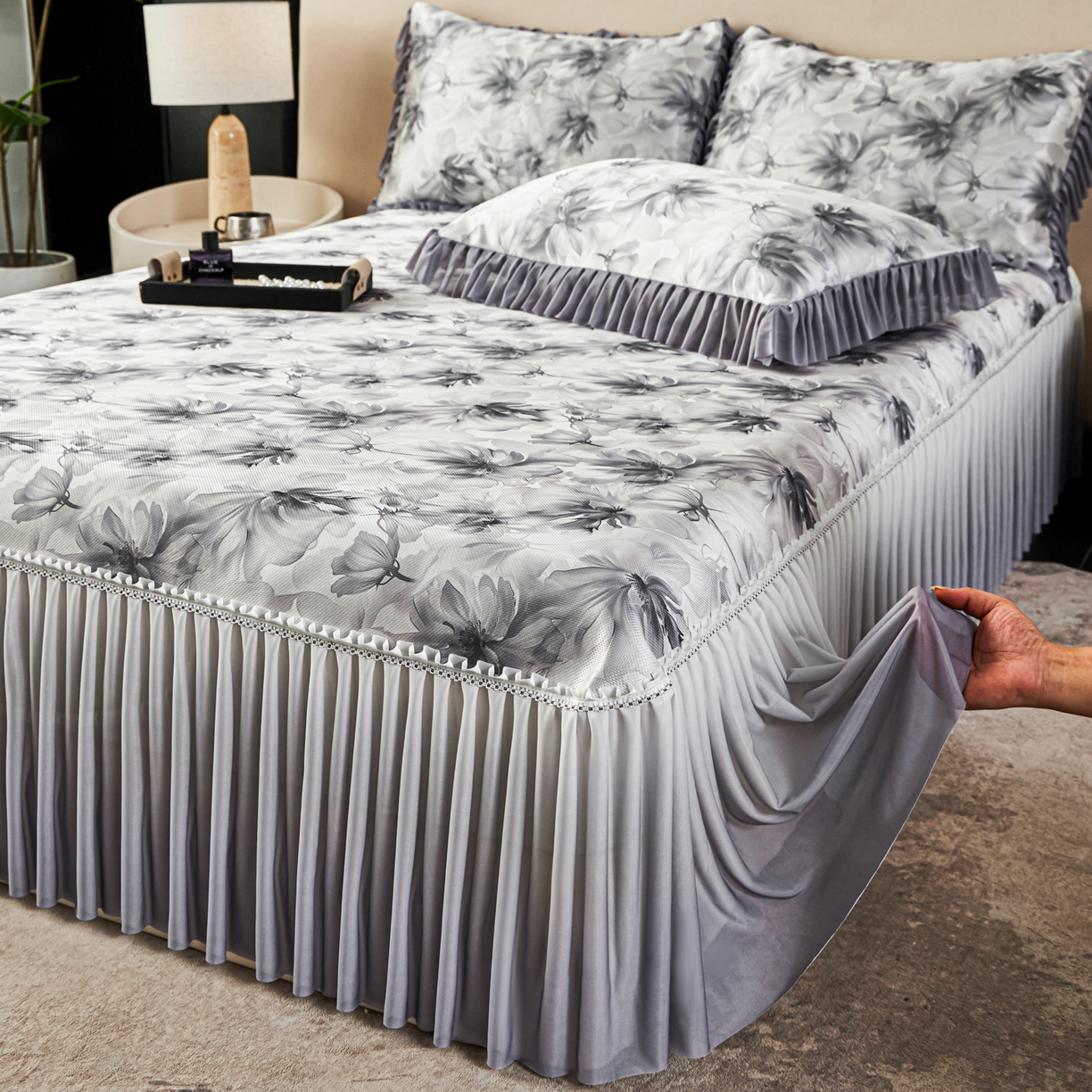 91家纺网 家纺一手货源 找家纺 绒宴家纺2026海洋冰丝床裙款凉席三件套