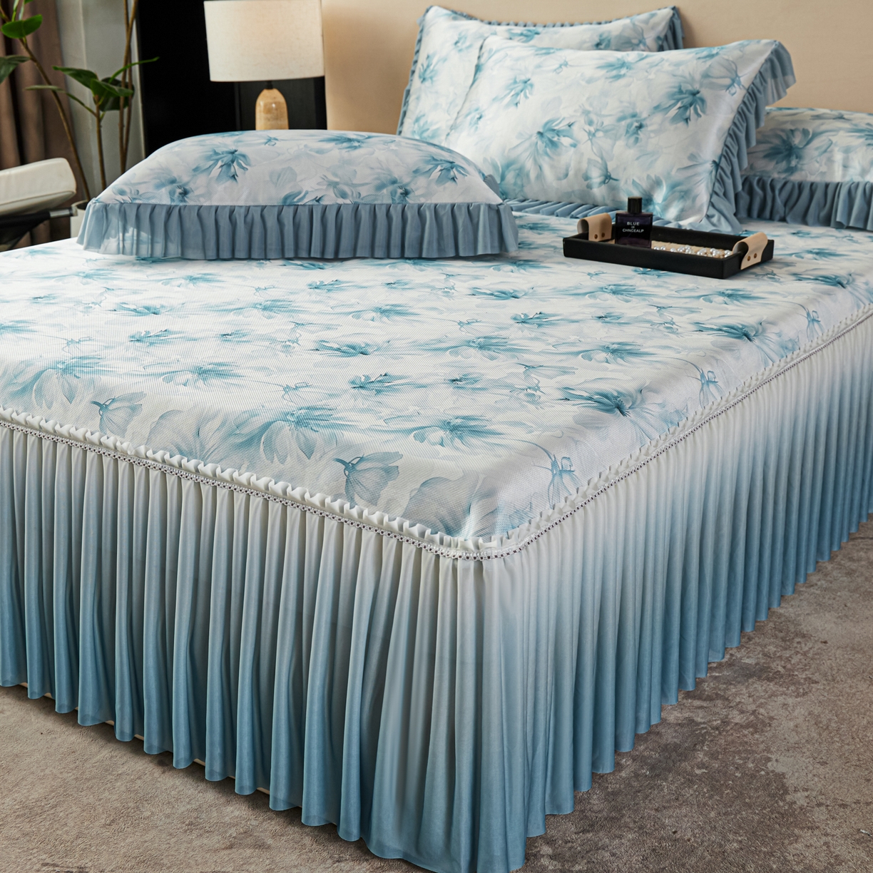 91家纺网 家纺一手货源 找家纺 绒宴家纺2026海洋冰丝床裙款凉席三件套