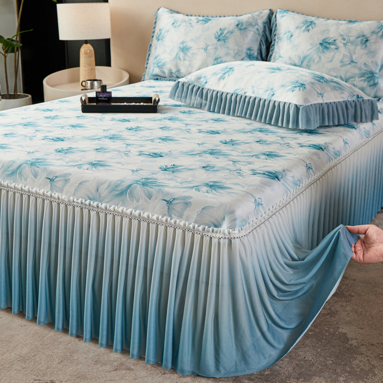 91家纺网 家纺一手货源 找家纺 绒宴家纺2026海洋冰丝床裙款凉席三件套