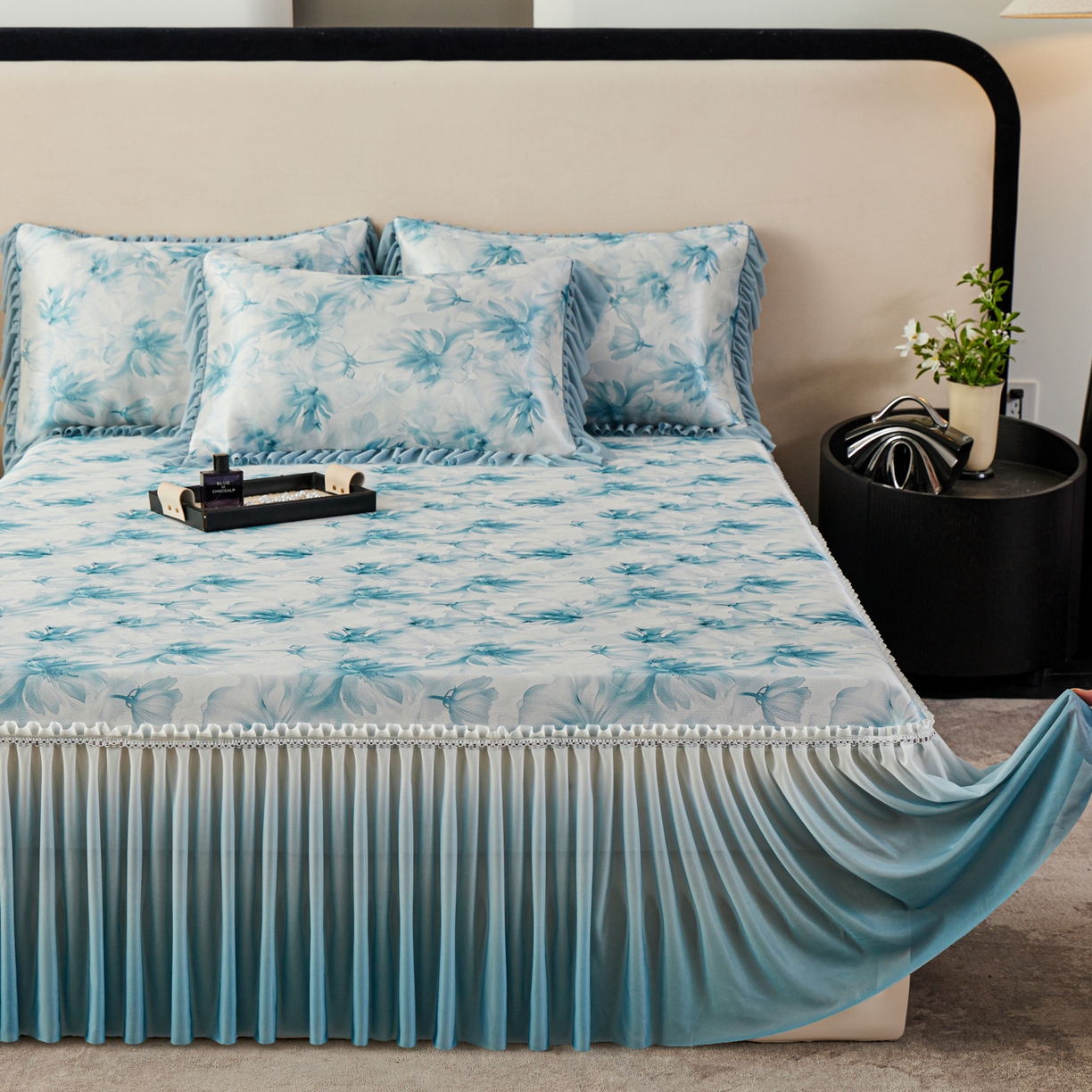 91家纺网 家纺一手货源 找家纺 绒宴家纺2026海洋冰丝床裙款凉席三件套