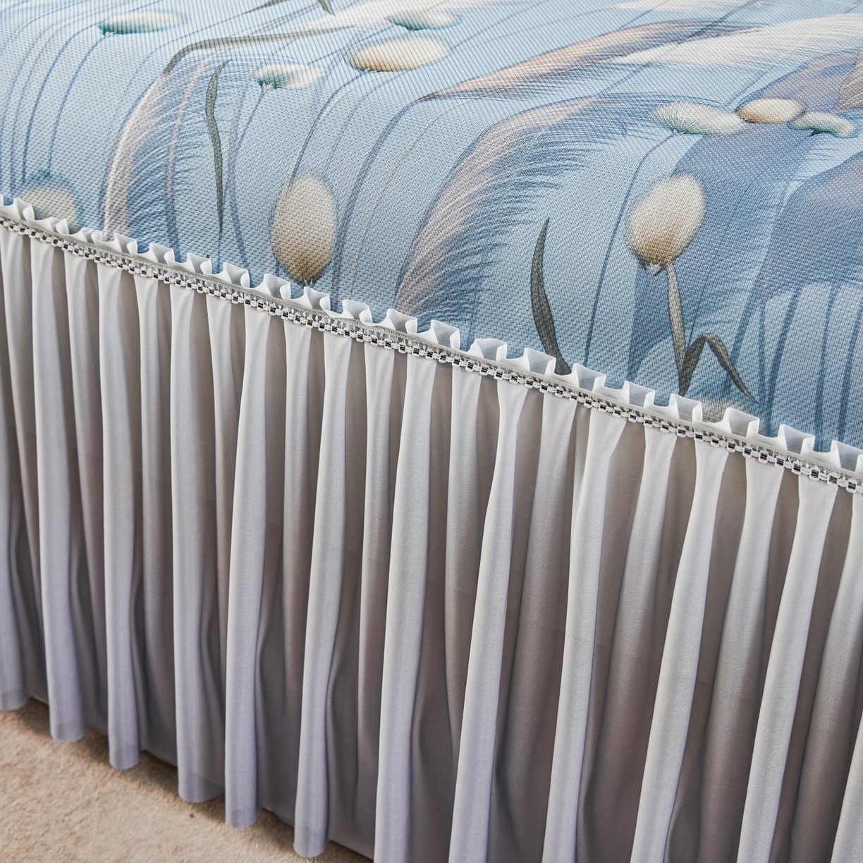 91家纺网 家纺一手货源 找家纺 绒宴家纺2026海洋冰丝床裙款凉席三件套