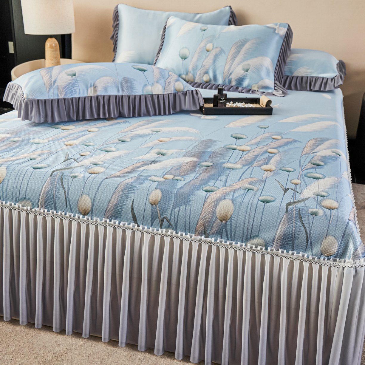 91家纺网 家纺一手货源 找家纺 绒宴家纺2026海洋冰丝床裙款凉席三件套