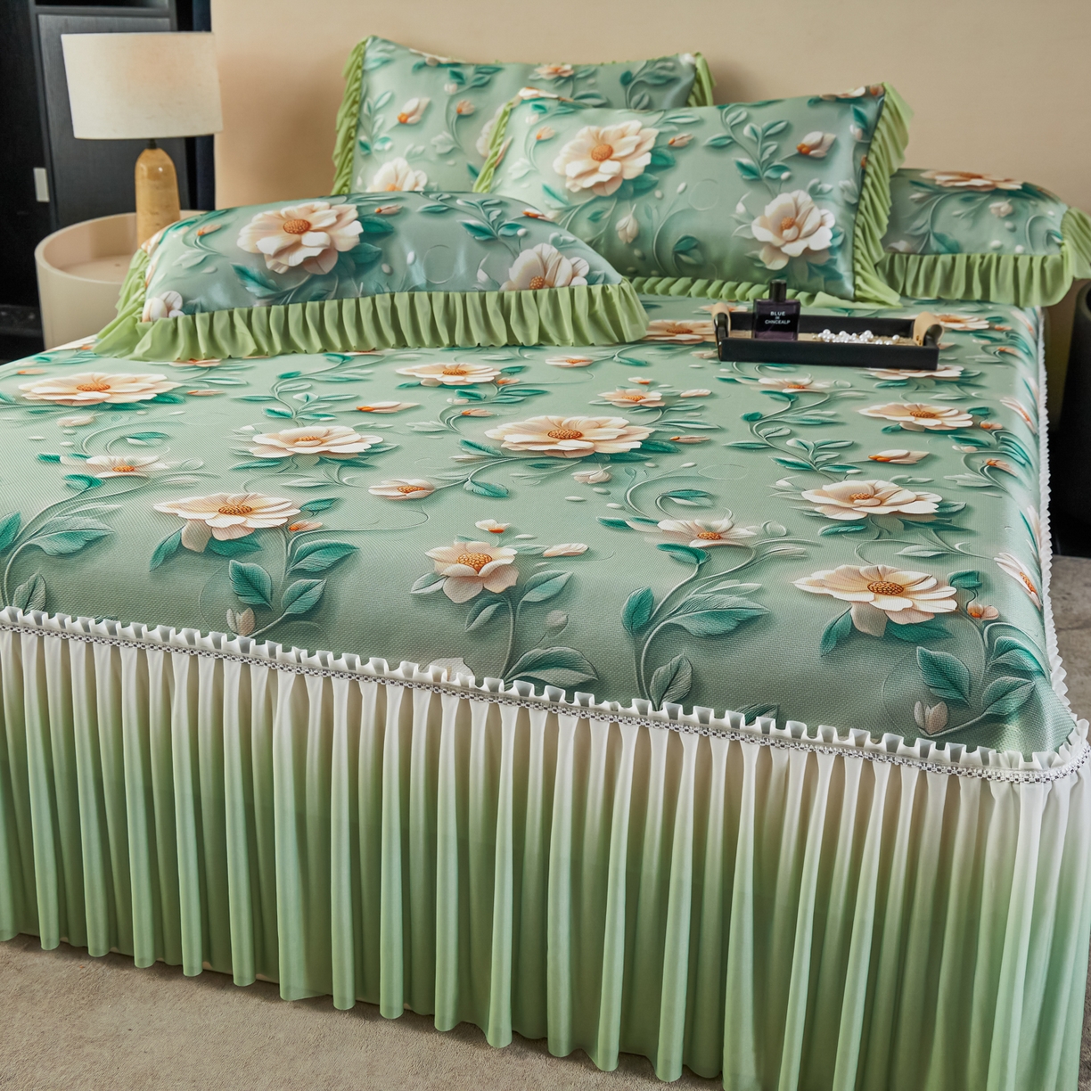 91家纺网 家纺一手货源 找家纺 绒宴家纺2026海洋冰丝床裙款凉席三件套