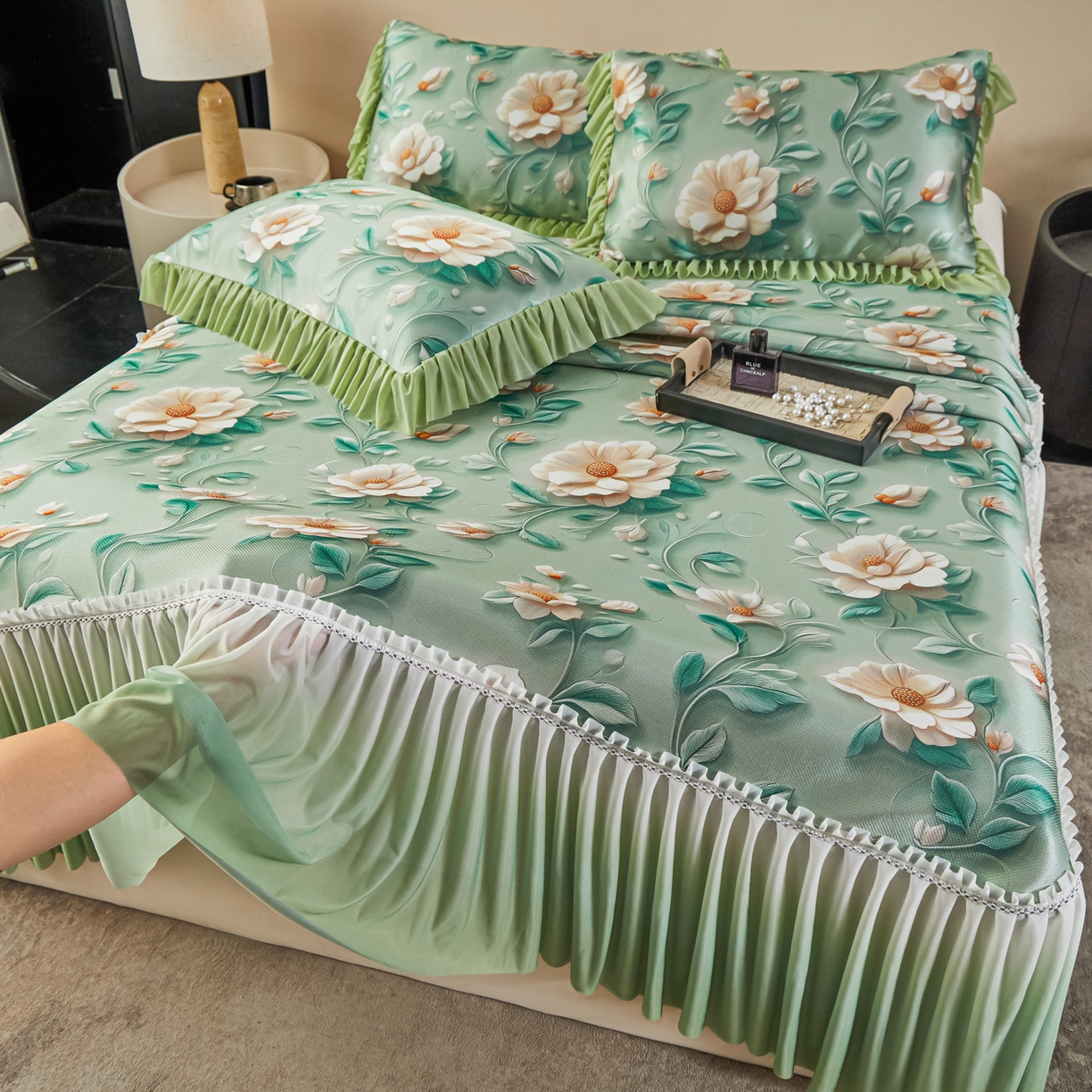 91家纺网 家纺一手货源 找家纺 绒宴家纺2026海洋冰丝床裙款凉席三件套