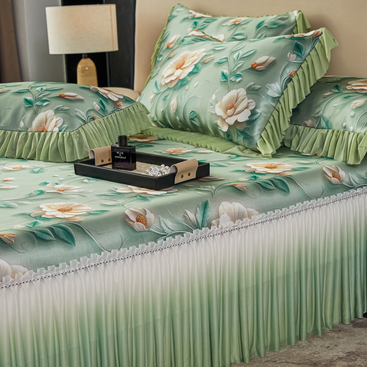 91家纺网 家纺一手货源 找家纺 绒宴家纺2026海洋冰丝床裙款凉席三件套